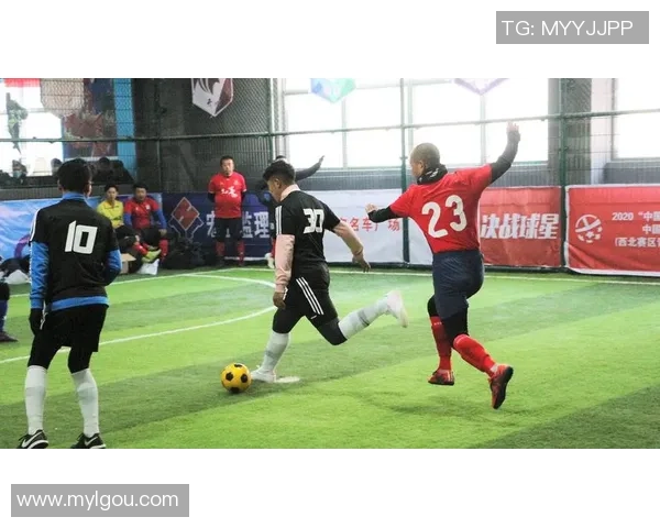 足球边裁举旗的瞬间与比赛节奏的微妙关系探讨