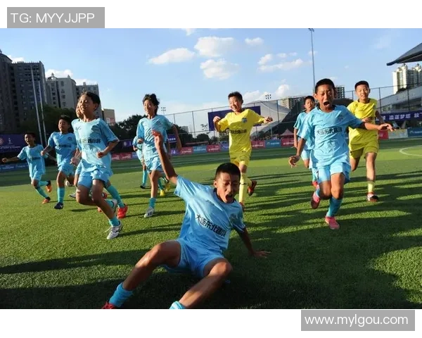 踢足球的乐趣与技巧全面盘点让你成为场上明星的秘诀与经验分享 踢足球的乐趣与技巧全面盘点让你成为场上明星的秘诀与经验分享